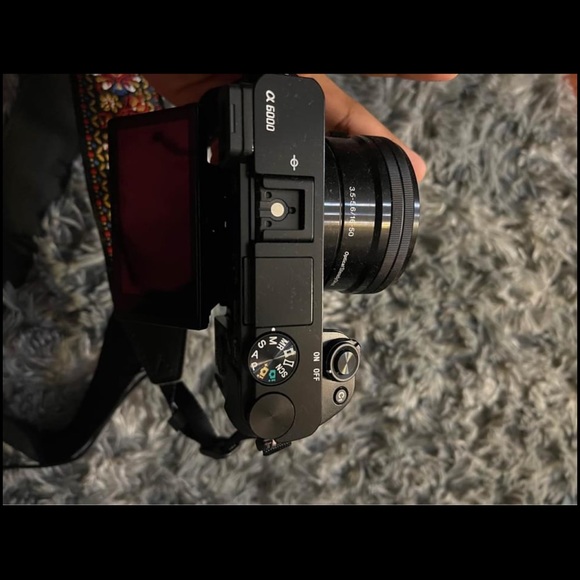 Sony camera + accessories - Picture 6 of 9